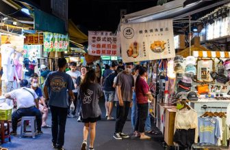 How Can You Find the Best Local Tours in Popular Cities?